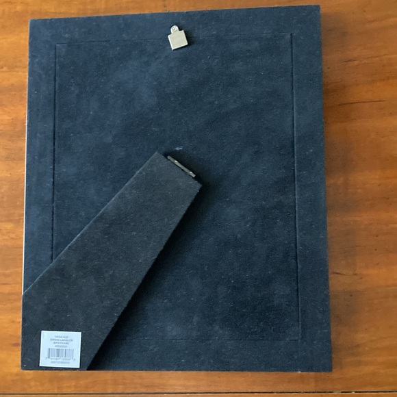 Brand new Vera Wang Wedgewood England 1759 8x10 photo stand up frame - Picture 3 of 4